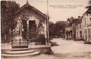 Forestier-Postcard-LaForce - Serres-et-Montguyard Postcard of La Force. Dordogne: a war memorial statue in a small square with a chapel and a tree-lined street nearby (Great War memorial).